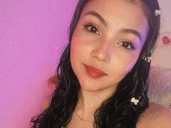 Reisslin - female with black hair and  big tits webcam at StripChat