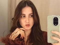 ReneUnderdown - female with black hair webcam at xLoveCam