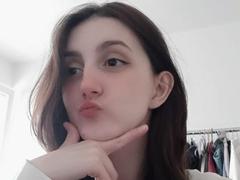 ReneUnderdown - female with black hair webcam at xLoveCam