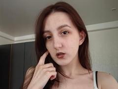 ReneUnderdown - female with black hair webcam at xLoveCam