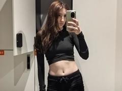 ReneUnderdown - female with black hair webcam at xLoveCam