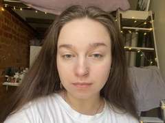 ReynaGueningsman - female with brown hair and  big tits webcam at xLoveCam