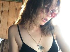 ReynaPearl - female with brown hair webcam at xLoveCam