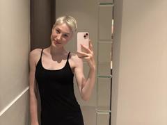 Rhoksi from xLoveCam