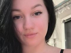 RikkiTTikki - female with brown hair webcam at xLoveCam