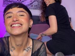 RileyAndAlexa - female webcam at xLoveCam