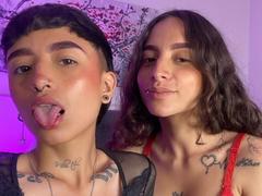 RileyAndAlexa - female webcam at xLoveCam
