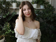 RinaAshley - female with brown hair webcam at LiveJasmin