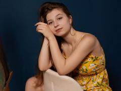 RinaAshley - female with brown hair webcam at LiveJasmin