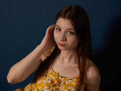 RinaAshley - female with brown hair webcam at LiveJasmin