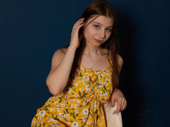 RinaAshley - female with brown hair webcam at LiveJasmin