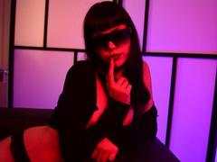 Riverly - female with black hair webcam at xLoveCam