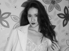 RobertaGraeter - female with black hair webcam at xLoveCam