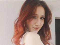 RobertaGraeter - female with black hair webcam at xLoveCam