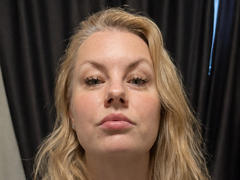 RobinLili - blond female with  big tits webcam at xLoveCam