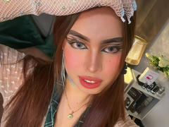 RogueCaliente - shemale webcam at xLoveCam