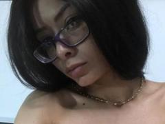 Rommina - female with black hair webcam at xLoveCam