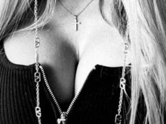 Ronete - blond female with  big tits webcam at xLoveCam