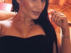 Ronina - female with black hair webcam at xLoveCam
