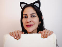 RoraimAnaggie - female with brown hair webcam at xLoveCam