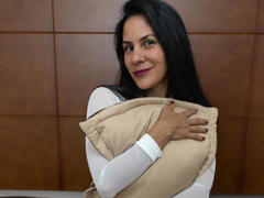 RoraimAnaggie - female with brown hair webcam at xLoveCam