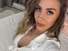 RosalieFleur - female with brown hair webcam at xLoveCam