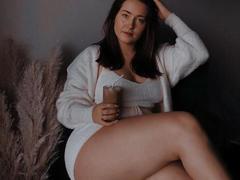 RosalindCutsinger - female with brown hair webcam at xLoveCam