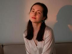 RosalindCutsinger - female with brown hair webcam at xLoveCam