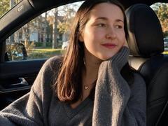 RosalindCutsinger - female with brown hair webcam at xLoveCam