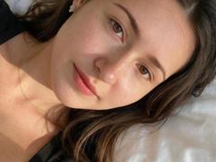 RosalindCutsinger - female with brown hair webcam at xLoveCam