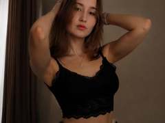 RosalindCutsinger - female with brown hair webcam at xLoveCam