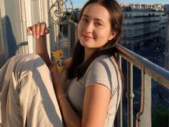 RosalindCutsinger - female with brown hair webcam at xLoveCam
