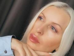 RosalineRena from xLoveCam