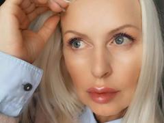 RosalineRena - blond female with  big tits webcam at xLoveCam