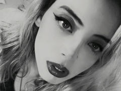 Rosalinnes - female with red hair and  big tits webcam at xLoveCam