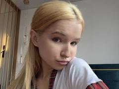 EulaKiely - female with brown hair webcam at LiveJasmin