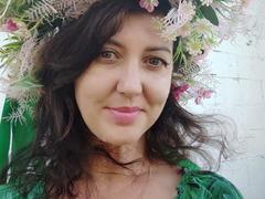 RoseHille - female with brown hair and  big tits webcam at xLoveCam