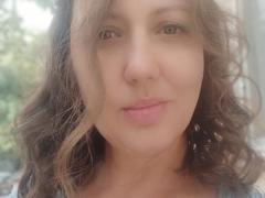 RoseHille - female with brown hair and  big tits webcam at xLoveCam