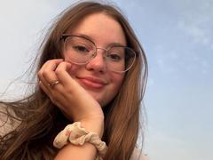 RoseTease - female with brown hair and  small tits webcam at xLoveCam