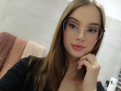 RoseTease - female with brown hair and  small tits webcam at xLoveCam