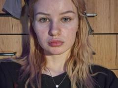 RoseUty - blond female webcam at xLoveCam