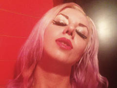 RoseVampire - blond female with  big tits webcam at xLoveCam