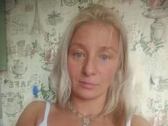 RoseeZ - blond female with  big tits webcam at xLoveCam