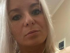 RoseeZ - blond female with  big tits webcam at xLoveCam