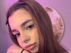 RoseleeVandiest - female with brown hair webcam at xLoveCam
