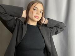 RoseleeVandiest - female with brown hair webcam at xLoveCam