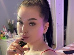 Rosell - female webcam at xLoveCam