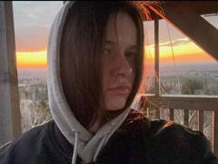 RosemarieRacer - female with brown hair webcam at xLoveCam