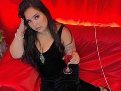 RositaBennet - female with brown hair webcam at xLoveCam
