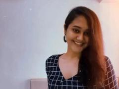 Rosysona - female with brown hair and  small tits webcam at xLoveCam